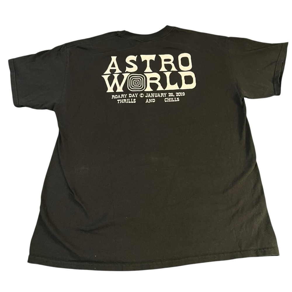 ❄️ Astro  Shirt Large Gildan ❄️